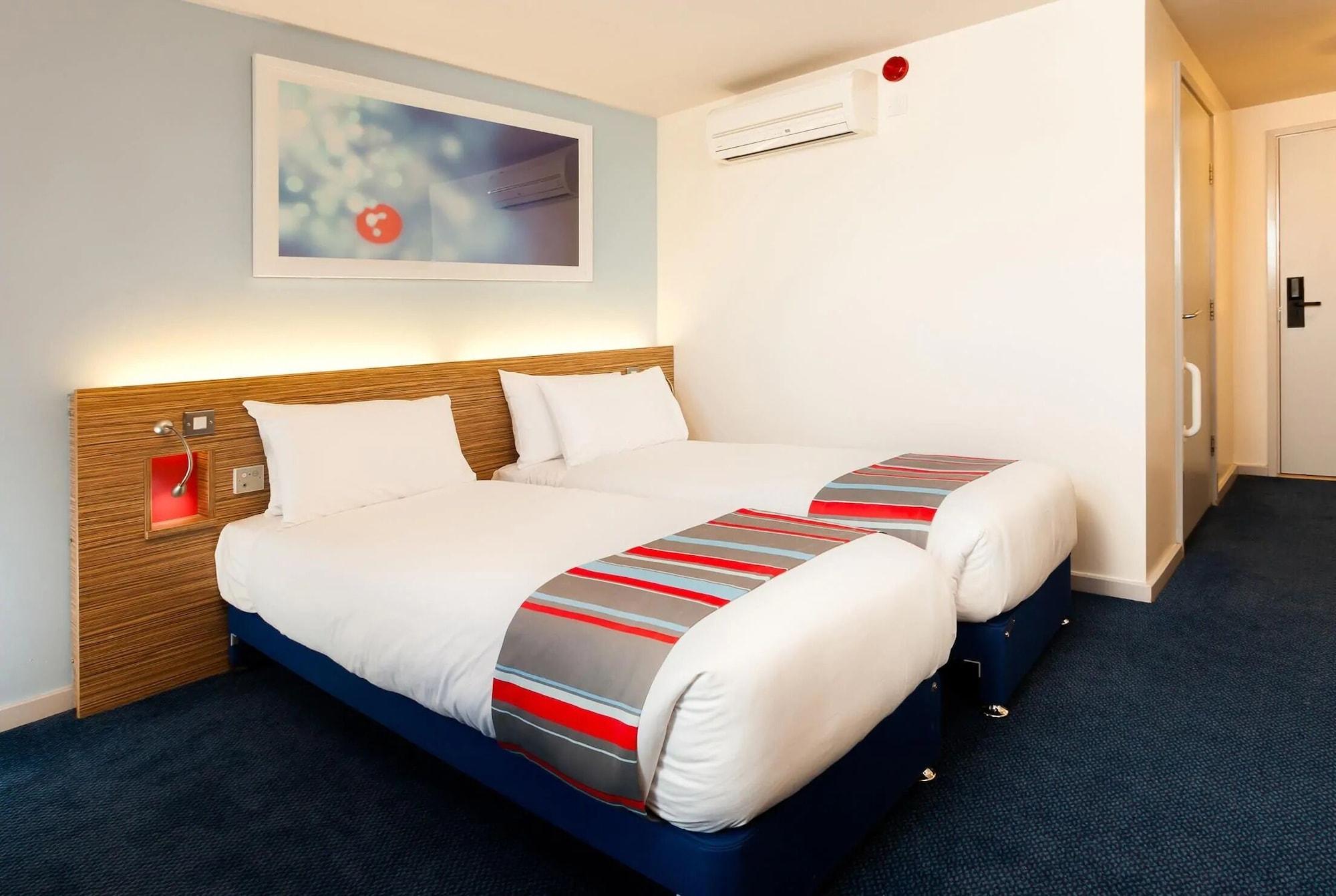 Travelodge London Central Tower Bridge Exterior photo